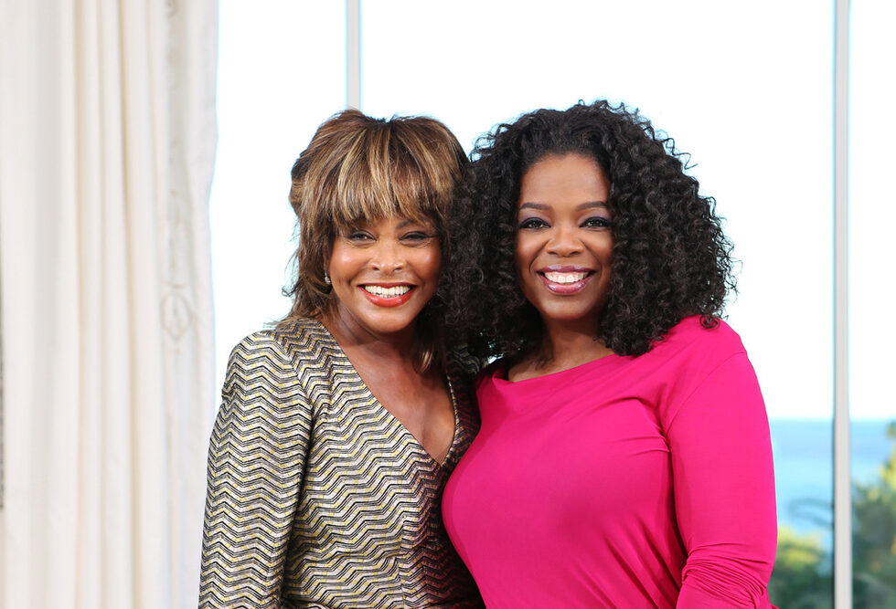 На снимката: Опра Уинфри позира за снимка с Тина Търнър преди участието и в Oprah's Next Chapter: Tina Turner в Ница, Франция.
