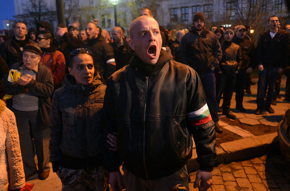 На 15 февруари, въпрки забрана от властите и неодобрението на редица правозащитни организации, <a href="http://www.dnevnik.bg/bulgaria/2014/02/15/2242210_zabraneniiat_lukovmarsh_strupa_policai_i_shestvashti_v/">в София се проведе поредния Луковмарш</a>, почитащ паметта на ген. Христо Луков, който е бил водач организацията "Българските национални легиони", асоциирана с идеологията на националсоциализма, която Хитлер разгръща по същото време в Германия.<br /><br />Шествието <a href="http://www.dnevnik.bg/photos/2014/02/15/2242276_fotogaleriia_lukovmarsh_-_bez_naprejenie_i_s_mnogo/">премина мирно под наблюдението на огромен брой пазители на реда</a>.<br />