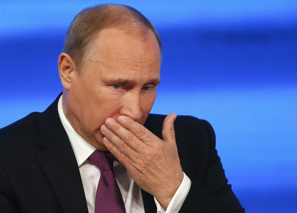 Във външнополитически план Путин повтори тезите си за намесата на Запада в свалянето на президента Виктор Янукович в Украйна, като отрече пряката намеса на Русия в конфликта в Източна Украйна и призова към неговото мирно решение.