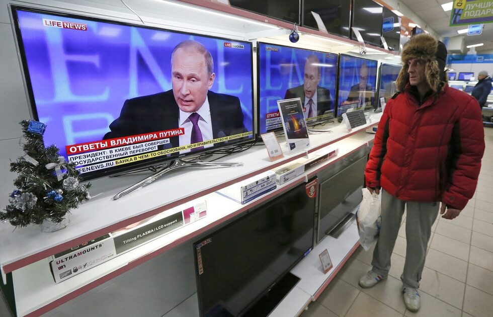 Клиент в магазина за електроника "Позитронка" в сибирския град Дивногорск, близо до Красноярск.