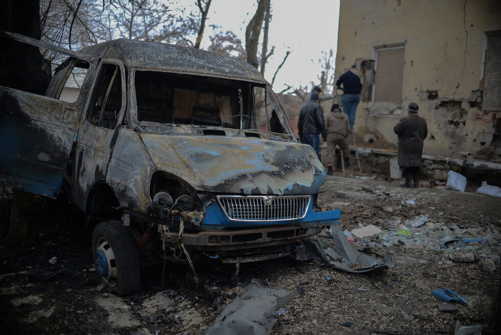 Фотогалерия: Бомбите вече падат всеки ден в Донецк