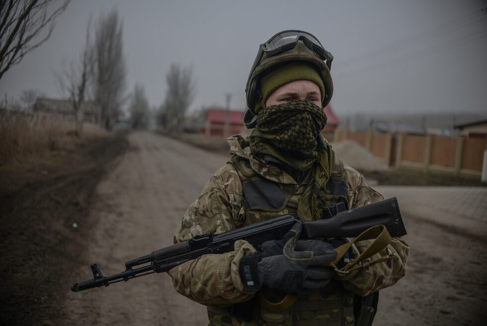 Боевете на този фронт от украинска страна се водят от АЗОВ - доброволческа паравоенна крайнодясна организация.