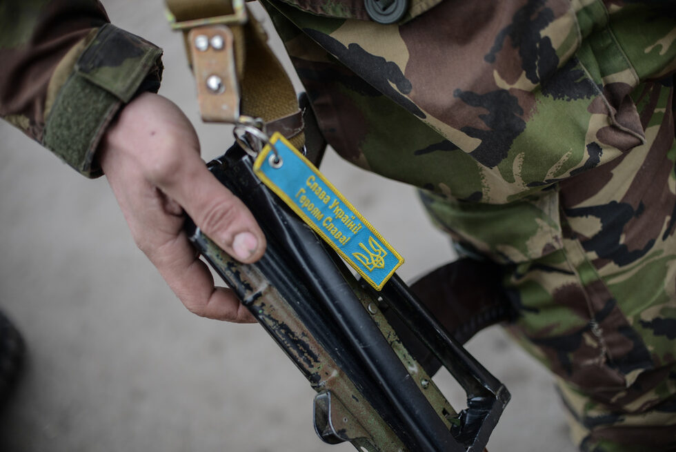 Украинските военни обвиняват руснаците в провокацията довела до възобновяваното на огъня.