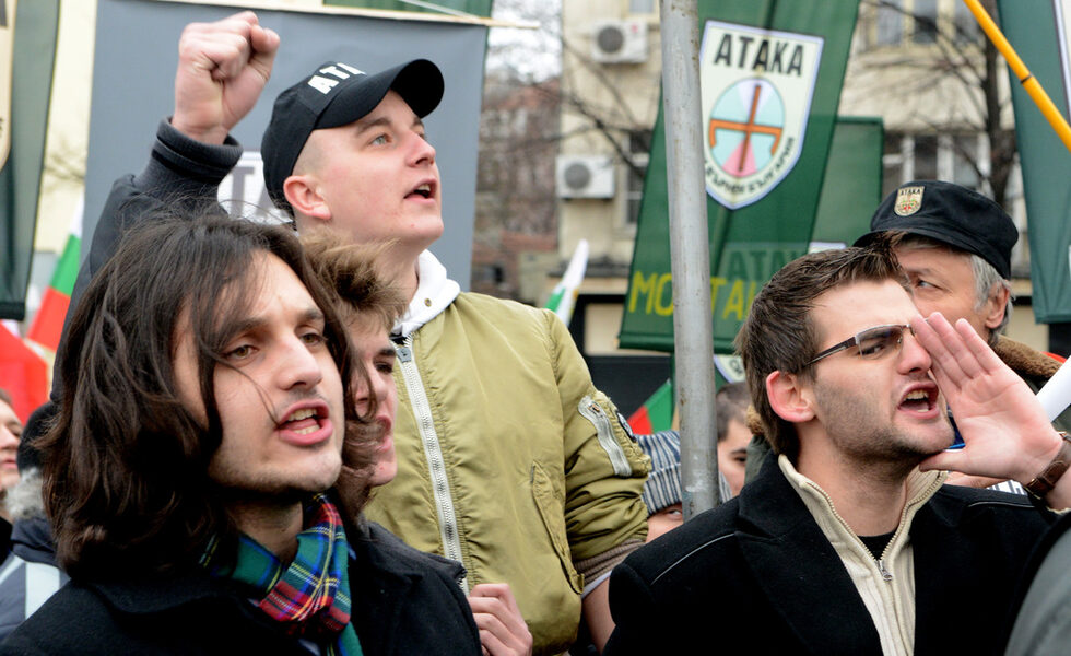 Полицейското присъствие в района е засилено. За момента протестът не пречи на движението по бул. "Цар Освободител".
