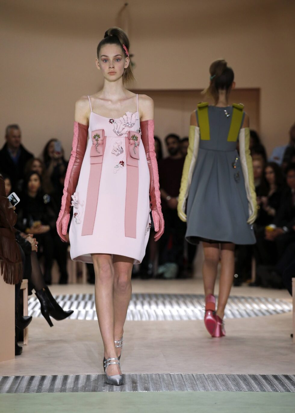 Фотогалерия: Предложенията на Prada за модата на сезон есен/зима