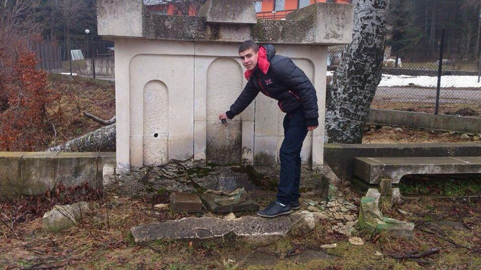Каменната чешма в местността Учителските колонии.

Автор: Цветослава Григорова, 16 години, председател на клуба