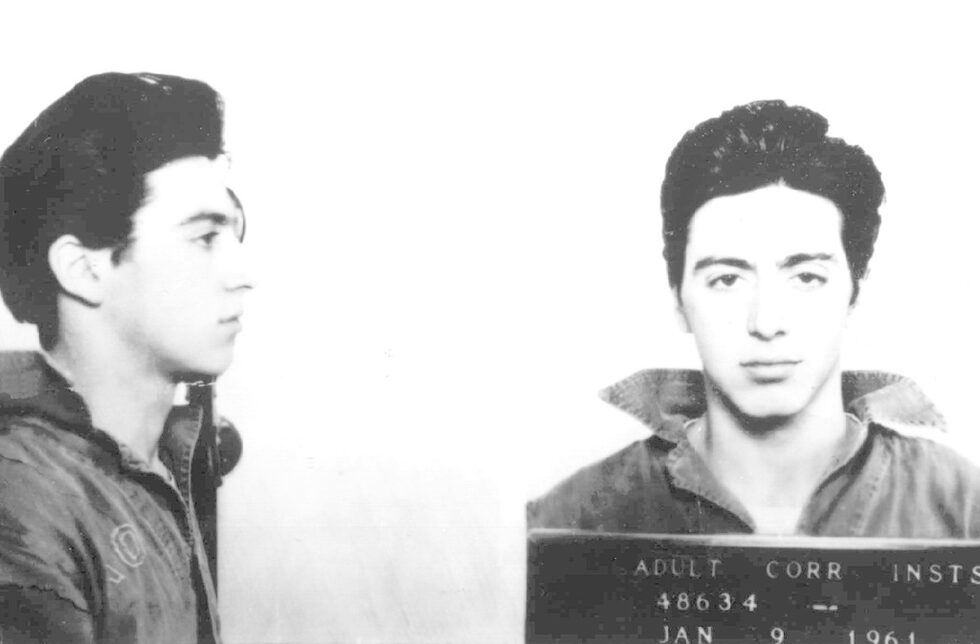 Снимка на Ал Пчино от 1961 г. когато е задържан за притежание на оръжие. През 80-те години пуши по четири кутии цигари на ден, но ги спира през 1994 година, когато докторите го предупреждават, че иначе може да загуби гласът си. От този момент нататък пуши много рядко и то само цигари с билки. 

По отношение на алкохола споделя мнението на Норман Мейлър, че алкохолът убива мозъчни клетки и без него е щял да бъде още по талантлив, но пък е щял да има едни начин по-малко за разпускане. Като едно от най-страхотните чувства на света пък описва настроението, което го обхваща между второто и третото мартини. "Много се харесвам като съм пил, приказвам по-малко, но съм много по-забавен.
Малко известен факт е, че от години Ал Пачино страда от хронично безсъние.