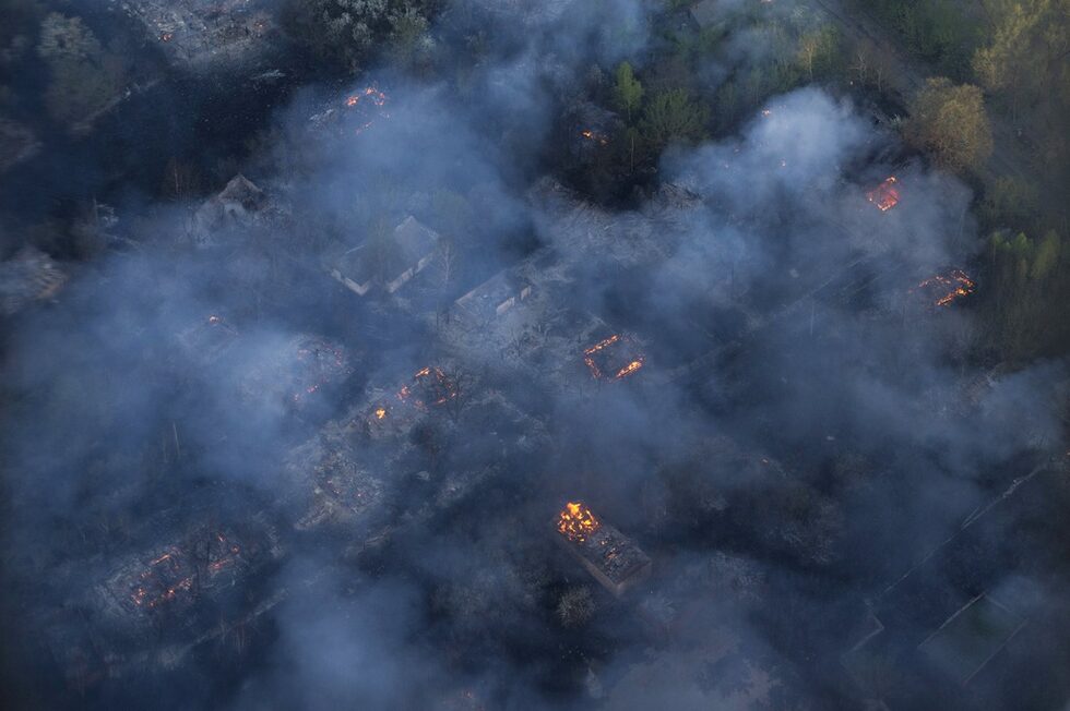 Фотогалерия: Пожар гори край АЕЦ "Чернобил"