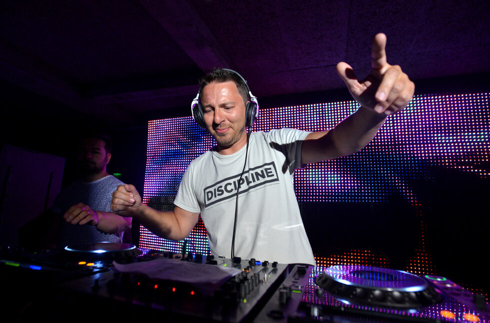 Фотогалерия: Предприемачи станаха DJ в първото парти Дневник FACE OFF