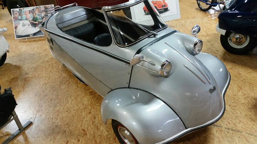 Messerschmitt KR 200 от 1955 год. с 191 куб.см. едноцилиндров двигател с 10 к.с. мощност е разработен през 1948 год. от самолетния конструктор Фритц Фенд.