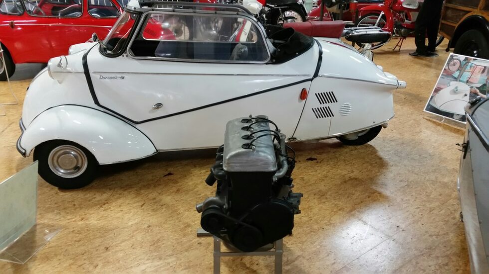С цената си от 2700 дойчмарки Messerschmitt KR 200 е бил предвиден за клиенти с ниски доходи.