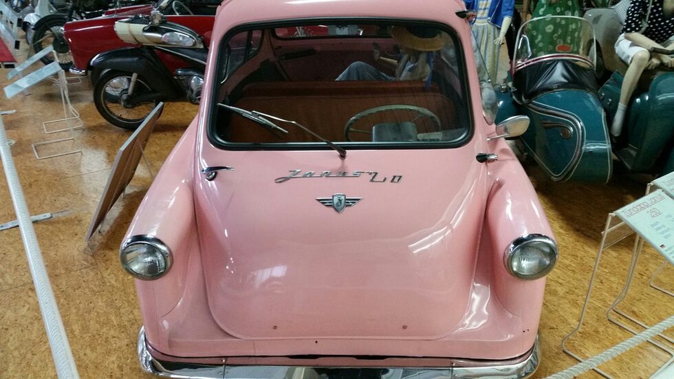 Едноцилиндровият Zündapp Janus 250, 1958 год. , 248 куб.см. , 14 к.с. е кръстен на двуглавия древноргръцки бог Янус.