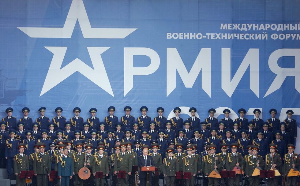 Освен като "военен Дисниленд" - както г онарече лондонският в. "Гардиън" - паркът ще се ползва и като място за изложения и конференции. Във вторник започна "Армия 2015" - руско изложение, на което се показват последните достижения в областта на военната техника, посещавано от делегации на десетки държави.