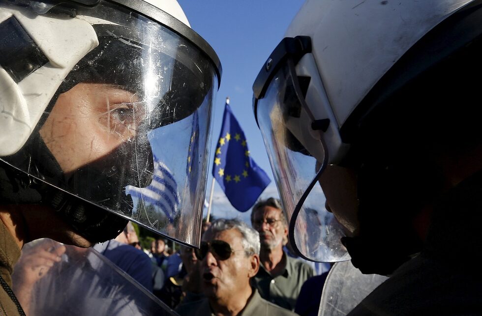 Протест с искане за оставане на Гърция в еврозоната се проведе в Атина.