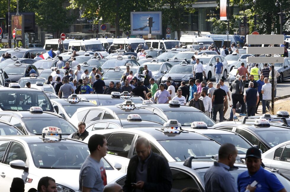 Фотогалерия: Протестът срещу Uber във Франция