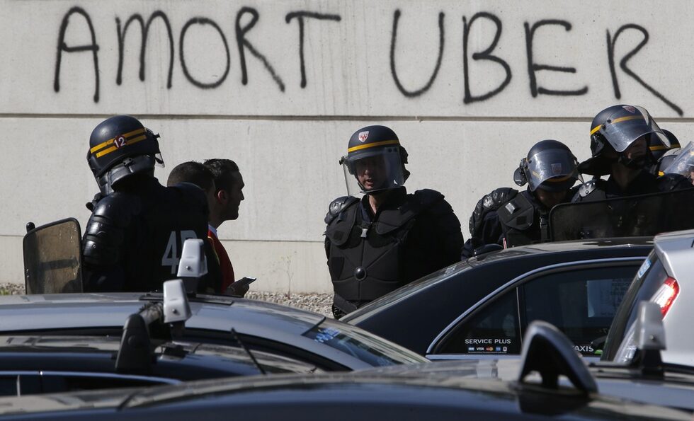 Фотогалерия: Протестът срещу Uber във Франция