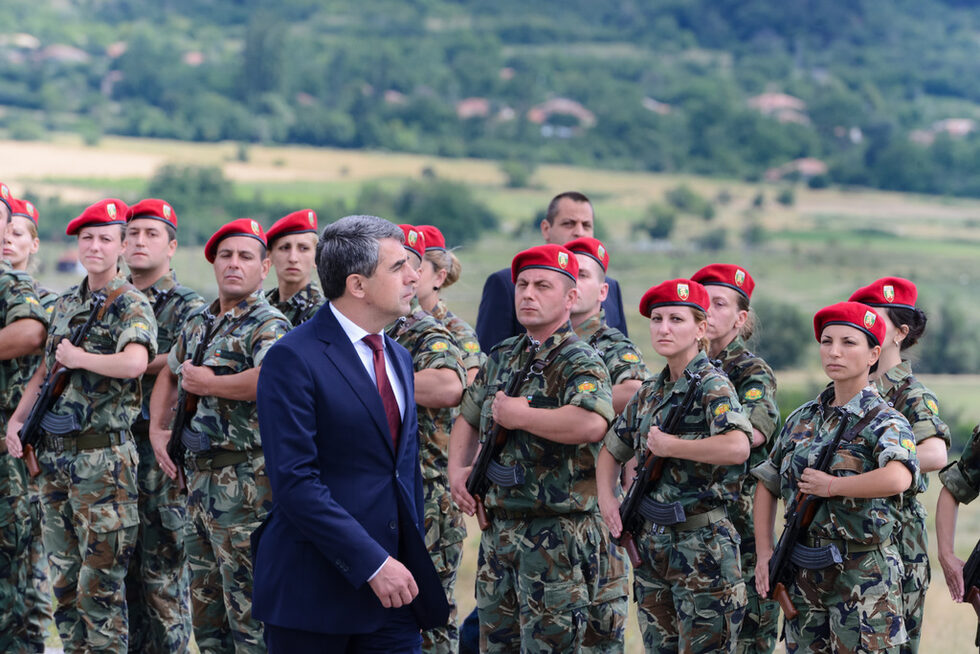 Президентът и върховен главнокомандващ на въоръжените сили на България Росен Плевнелиев наблюдава днес заключителния етап на тактическото учение "Кабиле – 2015 г." за сертифицирането на 6-та батальонна бойна група от състава на Сухопътните войски, съобщиха от пресцентъра на Министерството на отбраната.
