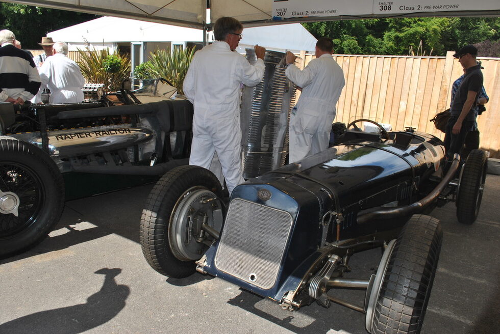 Френската Delage 15 S8 e най-успешният състезателен автомобил през 1927 година. Кариерата на колата продължава до 1936 година. Мощността е 170 конски сили.