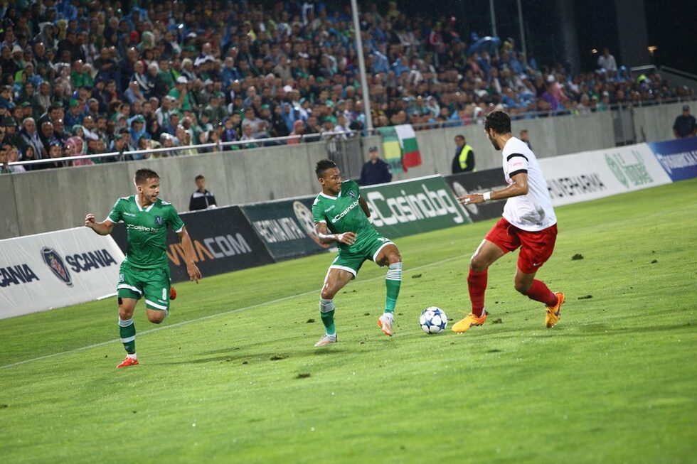 "Лудогорец" <a href="http://www.dnevnik.bg/sport/2015/07/14/2572695_neuznavaem_ludogorec_dopusna_shokirashta_zaguba_ot/" target="_blank">загуби с 0:1 домакинството си на молдовския "Милсами"</a> в първи мач от втория предварителен кръг в Шампионската лига. На снимката: Лукас Саша (вляво) беше единственият нов, който попадна в титулярния състав