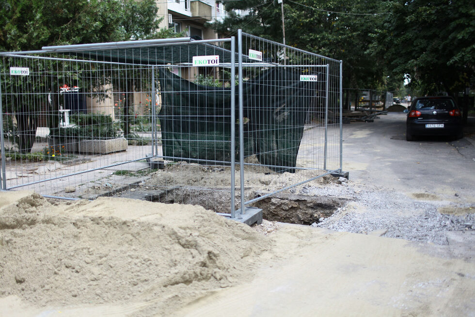 От началото на лятото "Топлофикация - София" подменя тръби в кв. "Лозенец", което създава неудобства за живеещите.