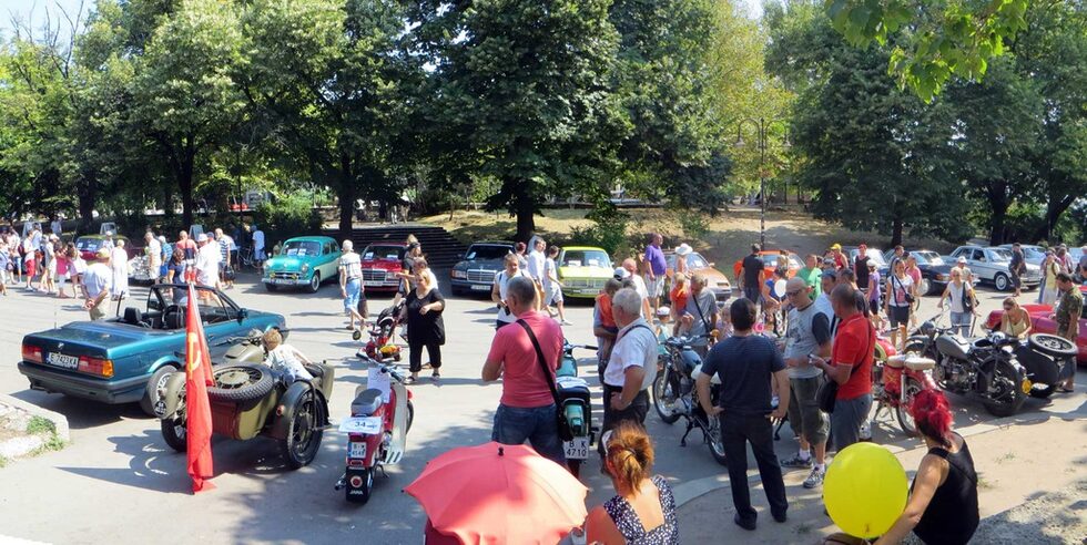 Ретро парад на автомобили и мотоциклети във Варна по случай празника на града - 15 август.