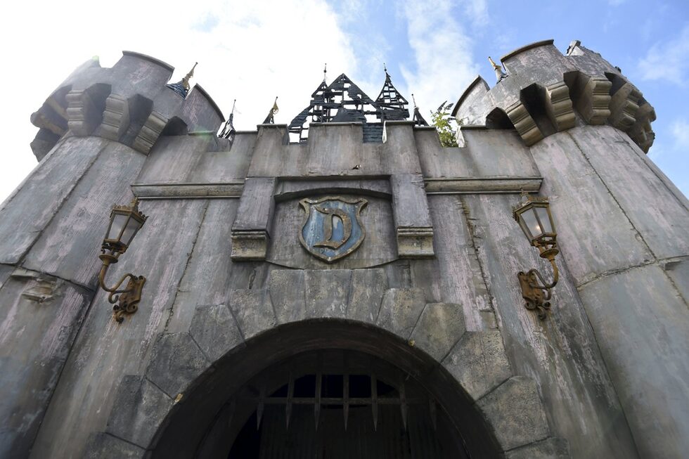 Фотогалерия: Шокиращият парк Dismaland на Банкси