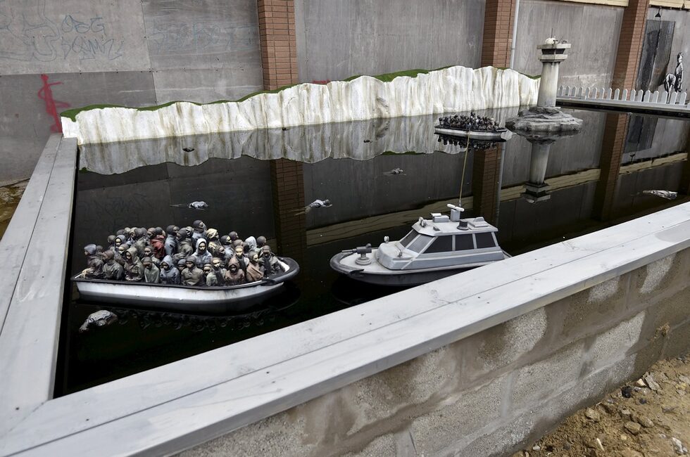 Фотогалерия: Шокиращият парк Dismaland на Банкси