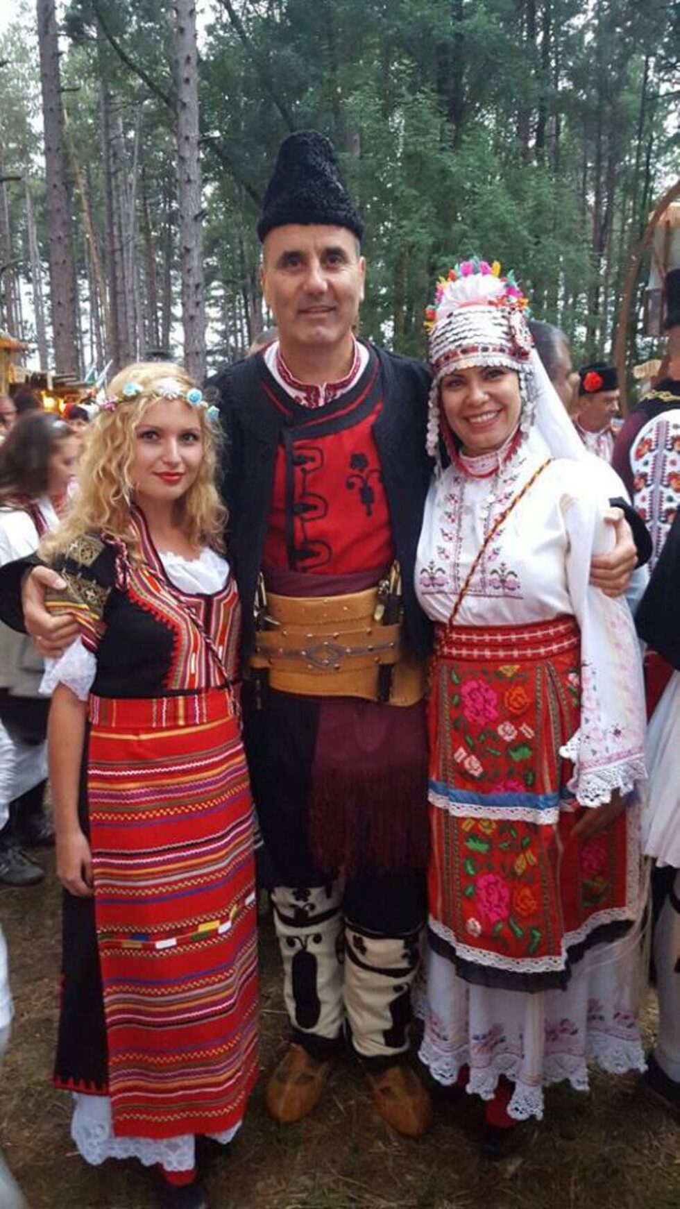 Програмата предвижда след официално откриване на голямата сцена на фестивала да се проведе тържествен концерт на Ансамбъл за народни песни и танци "Пазарджик". От 21.30 часа под звездите в Жеравна ще свирят "100 каба гайди", зурни от Петрич, тракийски оркестър "Гергьовден", оркестър "Здравец" – Варна.