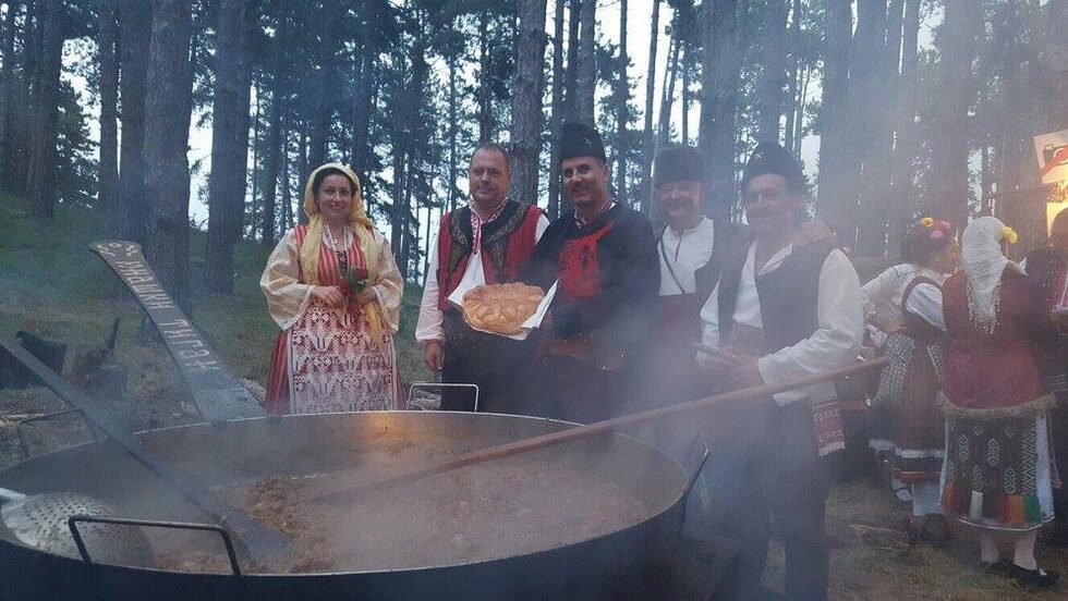 "Прояви като фестивала в Жеравна спомагат ние отново да се чувстваме по-българи" каза съпредседателят на Патриотичния фронт Валери Симеонов, цитиран от агенция "Фокус".