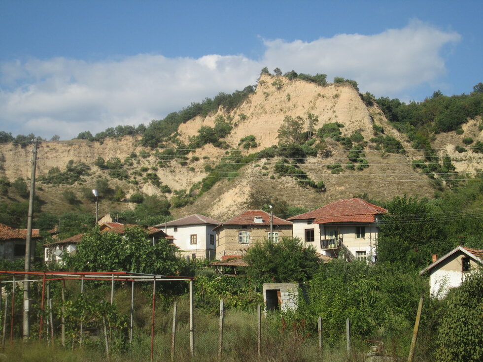Село Златолист, първите къщи.