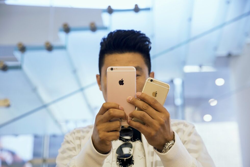 Фотогалерия: Новият iPhone влезе в продажба