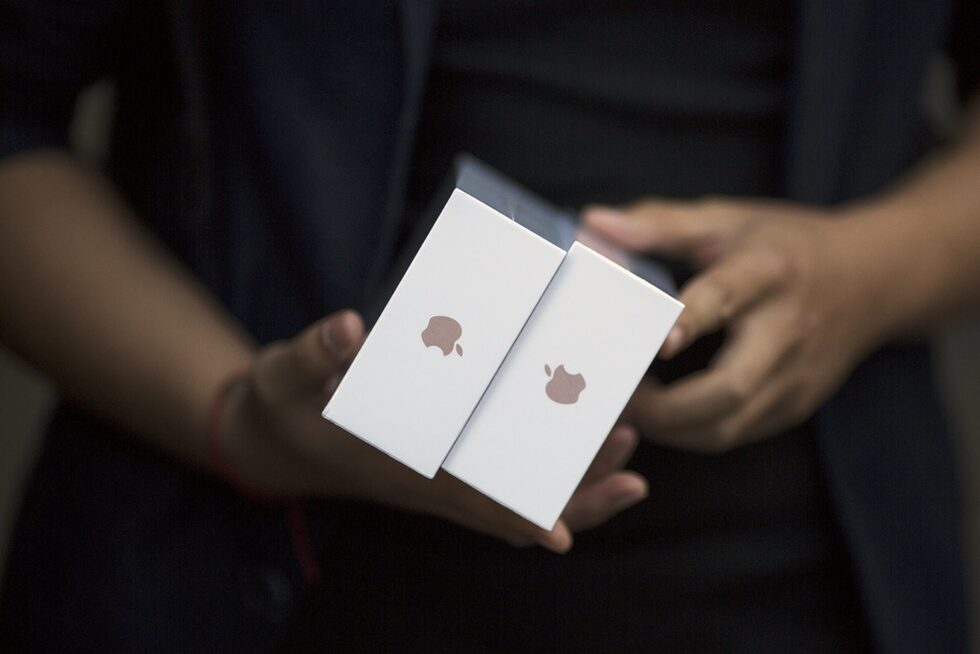 Фотогалерия: Новият iPhone влезе в продажба