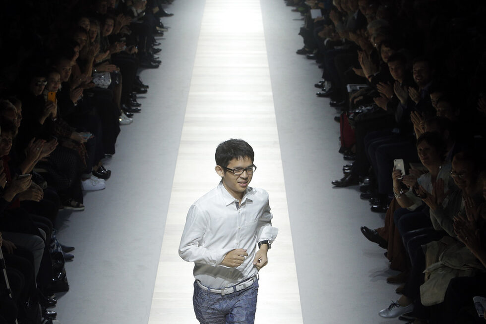 Issey Miyake е основана през 70-те от едноименния дизайнер. Ревюто бе представено на Седмицата на модата в Париж, която продължава до 7 октомври.