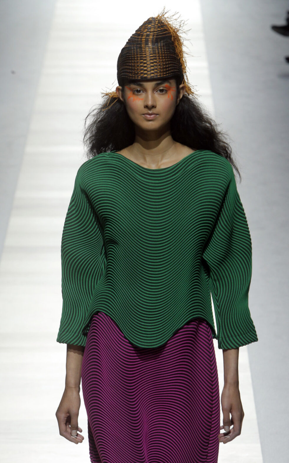 Фотогалерия: Мода на фурна от Issey Miyake