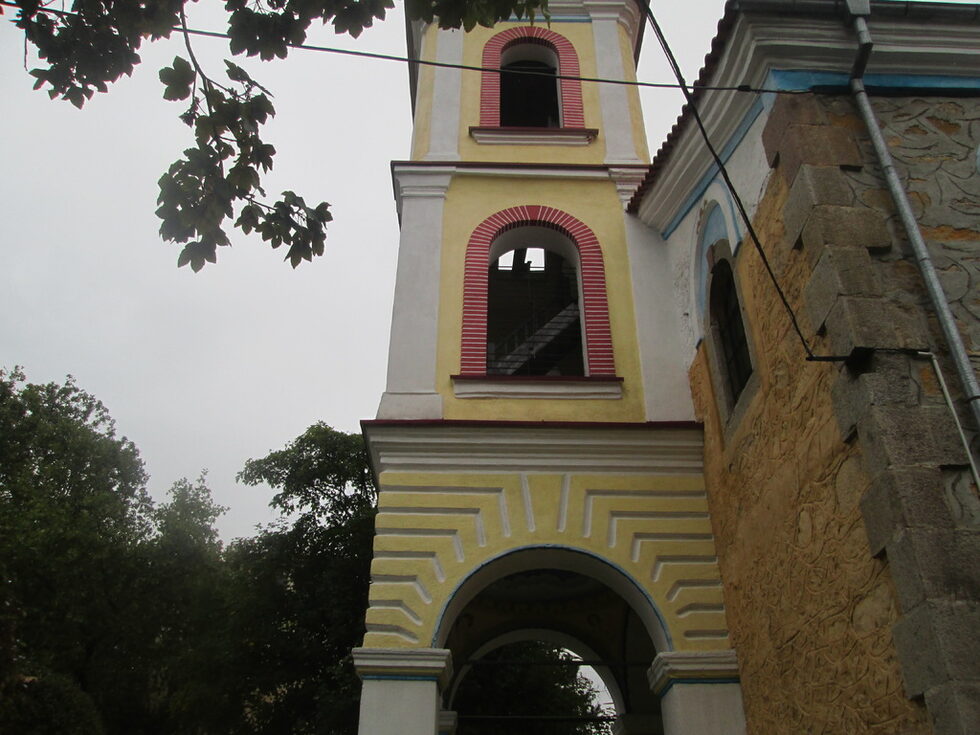 Камбанарията.