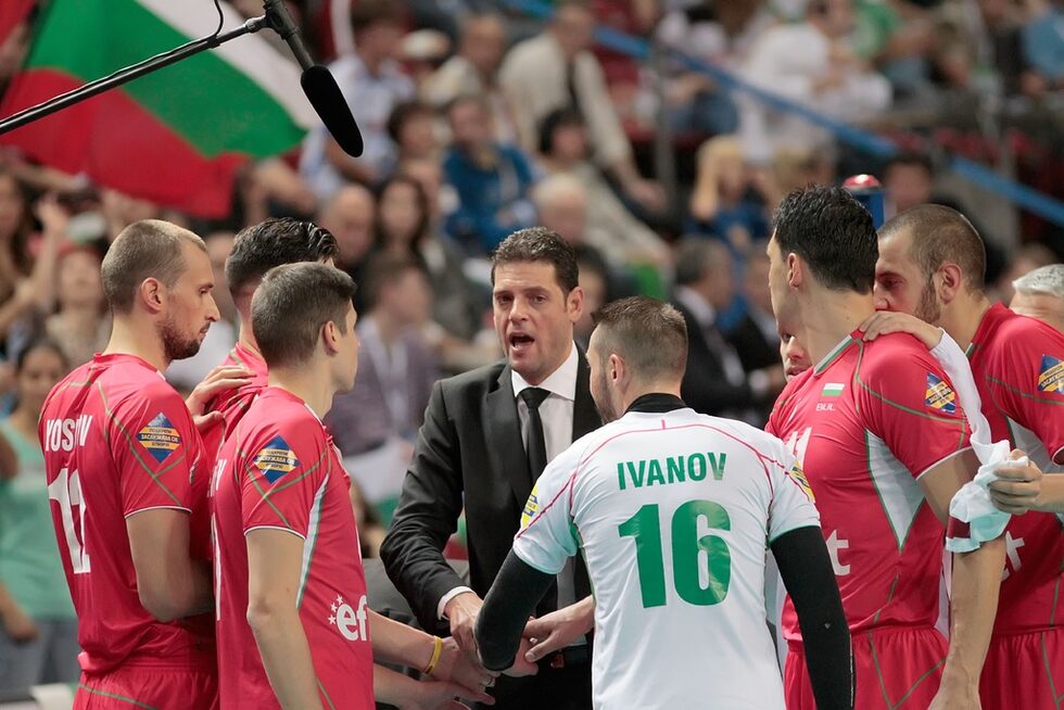 "Вчера беше моментът. Днес не издържахме физически и психически. Основното оръжие на Италия беше сервисът. Не успяхме да се справим с началния им удар и блокадата ни не беше на нивото от предните мачове. Италия заслужено победи", каза още Константинов пред БНТ след двубоя с Италия.