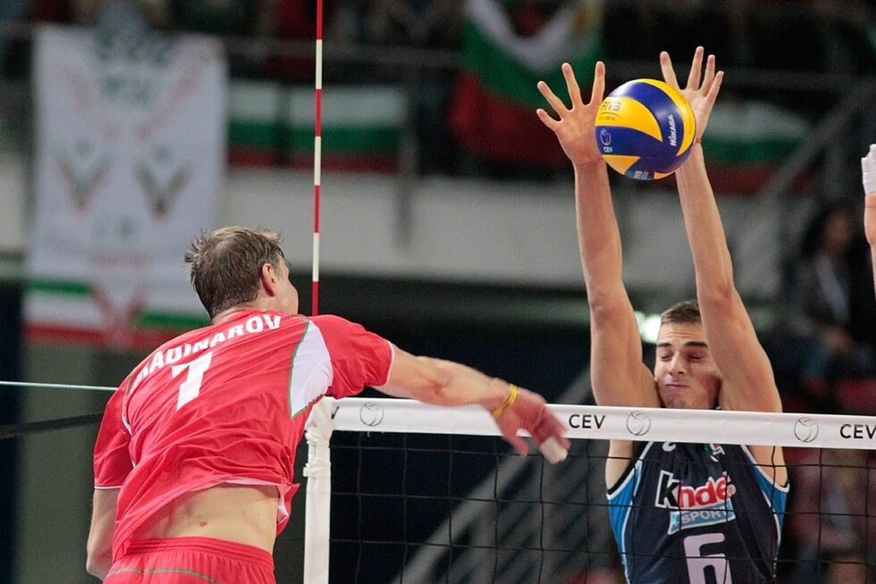 Мирослав Градинаров трябваше да замени контузения Николай Пенчев, но не успя да се справи с трудната задача.