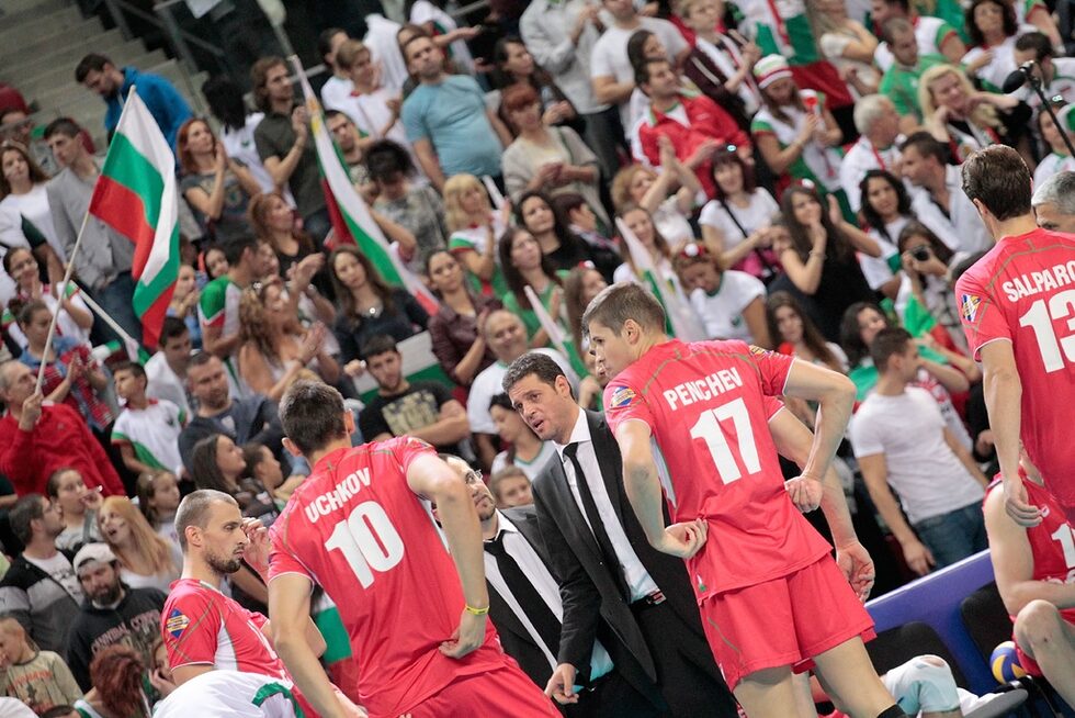 "Най-голямата победа е сплотяването на този отбор. Тези момчета станаха отбор и започнаха да израстват в хода на първенството. Започнаха да си вярват. Мога само да ги поздравя, защото дадоха максимума", каза треньорът Пламен Константинов след двубоя с Италия.