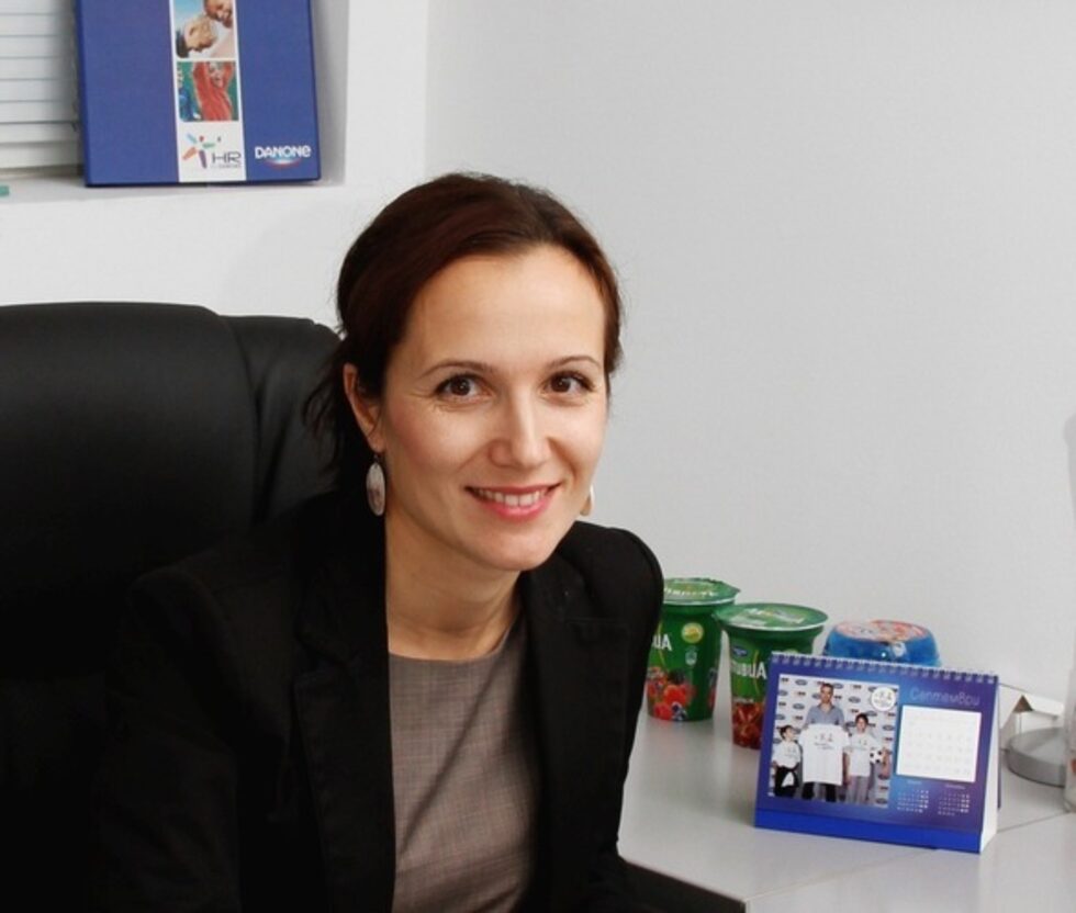<strong>Даниела Узунова, и.д. директор за страната на "Данон България"<br /></strong><br /><em><span>Лектор на </span><a href="http://www.economedia.bg/eventinfo.php?guid=2545032" target="_blank">Retail in Detail 2015: Умните решения<br /><br /></a></em>Има над 13 години опит в бизнеса с бързооборотни стоки.<br /><br />Свързва се с успешното развиване на "Активиа", "Данонино", "На баба" и с налагането на редица новаторски продукти - "Данон за мен", ДЗП, "Данон Фантазия".<br /><br />От октомври 2014 г. е национален мениджър "Ключови клиенти" и мениджър "Търговски маркетинг" в "Данон България". Понастоящем е и изпълняващ длъжността директор за страната. <strong><a href="http://www.regal.bg/skrita_rubrika/2015/10/12/2626718_daniela_uzunova_id_direktor_za_stranata_na_danon/" target="_blank">Вижте повече за нея</a></strong><br /><br /><em><strong>Тема: </strong><a href="http://www.regal.bg/skrita_rubrika/2015/09/10/2607227_diskusiia_prekalihme_li_s_promociite/" target="_blank">Прекалихме ли с промоциите?<br /></a></em><br /><a href="http://www.economedia.bg/eventinfo.php?guid=2545032" target="_blank"><img alt="Регал Retail in detail" border="0" src="http://i62.tinypic.com/dq6smp.jpg" /></a><br /><br /><strong><a href="http://www.economedia.bg/eventinfo.php?guid=2545032" target="_blank">Retail in Detail</a></strong> е най-значимото събитие в ритейл сектора. Над <strong>300 участника</strong> и <strong>35 лектора</strong> ще обсъждат и създават бъдещето на<strong> 28 октомври</strong> в Sofia Event center. <strong><a href="http://www.economedia.bg/eventinfo.php?guid=2545032" target="_blank">Вижте още</a> </strong>