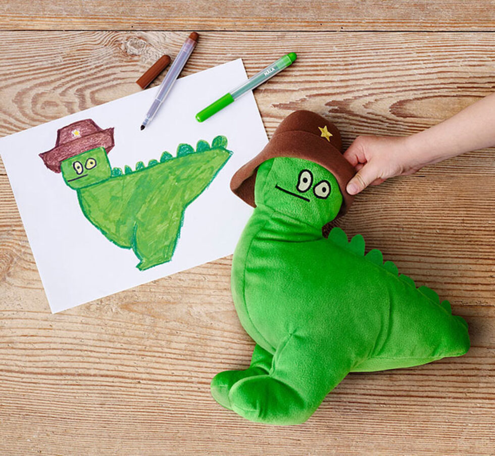 През 2014 година IKEA Family покани децата на клиентите и да нарисуват любимите си играчки.<br /><br />Рисунката е на Тимео от Белгия, на 4 години.