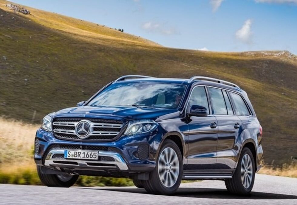 Най-скромната моторизация на "Мерцедес" GLS е във версията 350d 4MATIC, където V6-дизеловият мотор е с мощност 255 конски сили. Най-маломощният бензинов двигател е трилитров V6 битурбо със 362 к.с., като той се монтира на модификацията GLS450 4MATIC. Следва GLS550 4MATIC с V8 битурбо мотор с 449 конски сили, което е с 20 повече от досега.