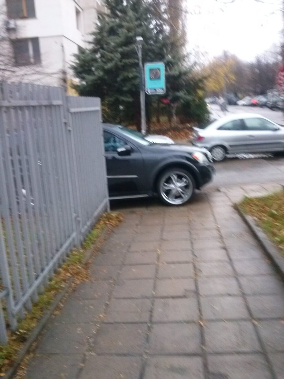 пак от същата страна на улицата