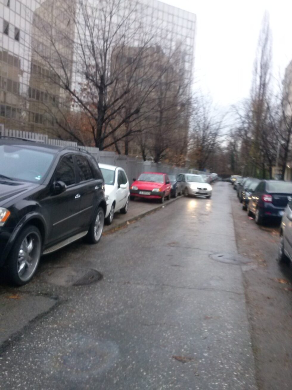 в страничните улички положението не е по-розово
