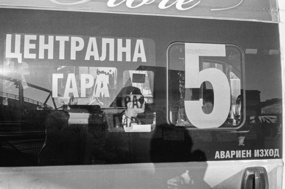 <em>София, 2015. Популярен виц в България гласи, че единственият изход от кризата в България са Терминал 1 и 2 на летище София. За много българи от средната класа това е възможен избор - както краткотраен, така и дълготраен.</em>