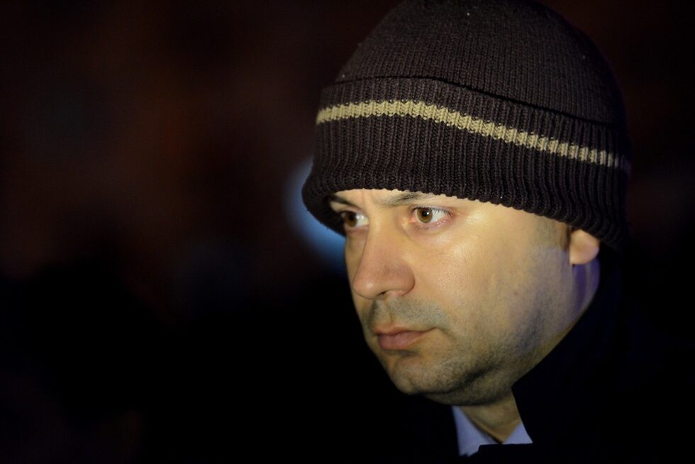 Кметът на града Калин Каменов беше сред множеството в началото, но остана инкогнито.