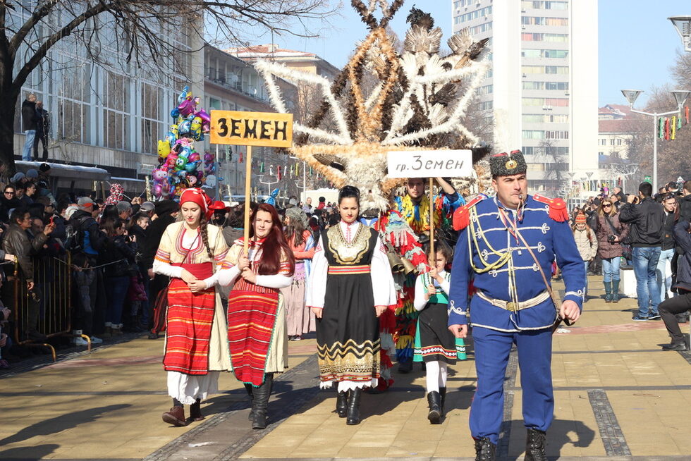 Фотогалерия: Днес Перник е маскарадната столица на Европа