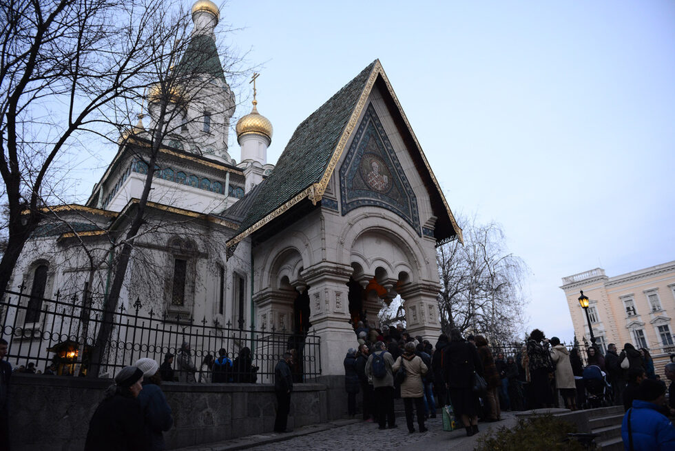 Той е погребан в криптата на Руската църква в столицата и години наред народната почит пред него не стихва.