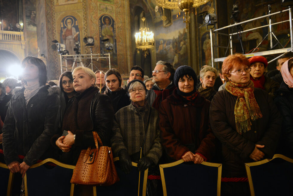 Програмата започна с трисагий - кратка заупокойна молитва при гроба на св. Серафим...