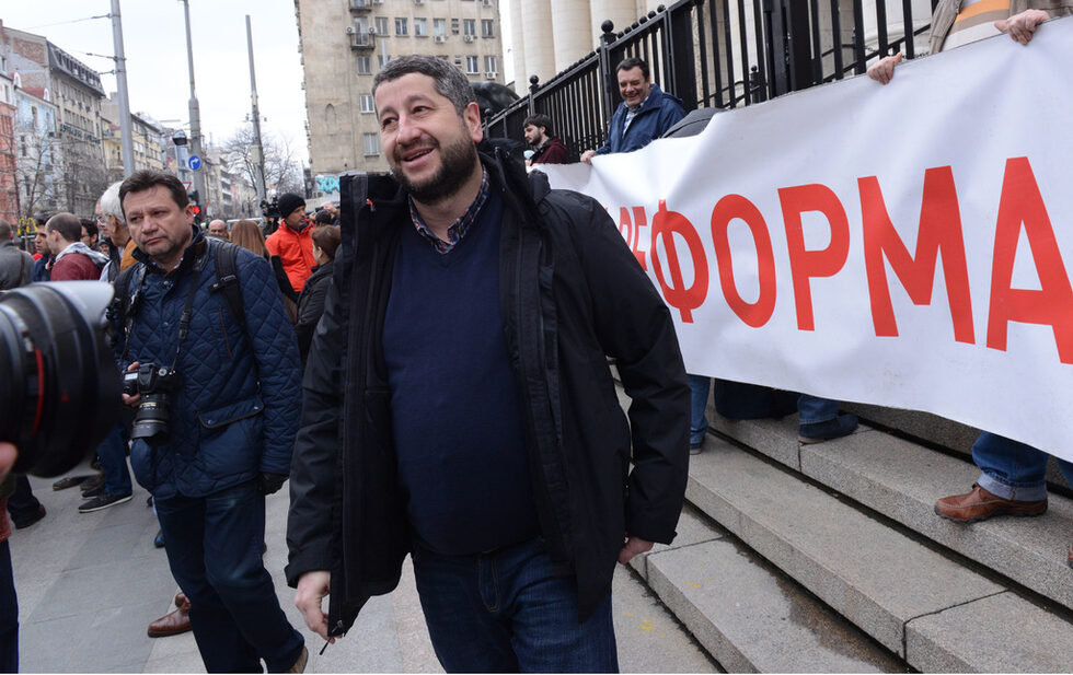 На събитието се появи и бившият правосъден министър Христо Иванов, който подаде оставка, след като парламентът направи отстъпка от т.нар. "исторически компромис". Той беше посрещнат с бурни аплодисменти. Пред журналисти, а впоследствие и пред събралите се, Иванов <a href="http://www.dnevnik.bg/bulgaria/2016/02/27/2713316_hristo_ivanov_grajdanite_i_magistratite_mogat_da/" target="_blank">заяви</a>: "Гражданите и магистратите могат да сложат край на гробищната омерта и плесен"