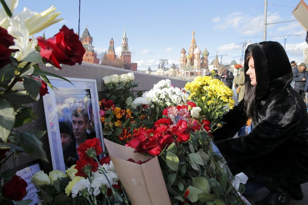Медиите отбелязват, че шествието е преминало тихо, почти без скандирания.